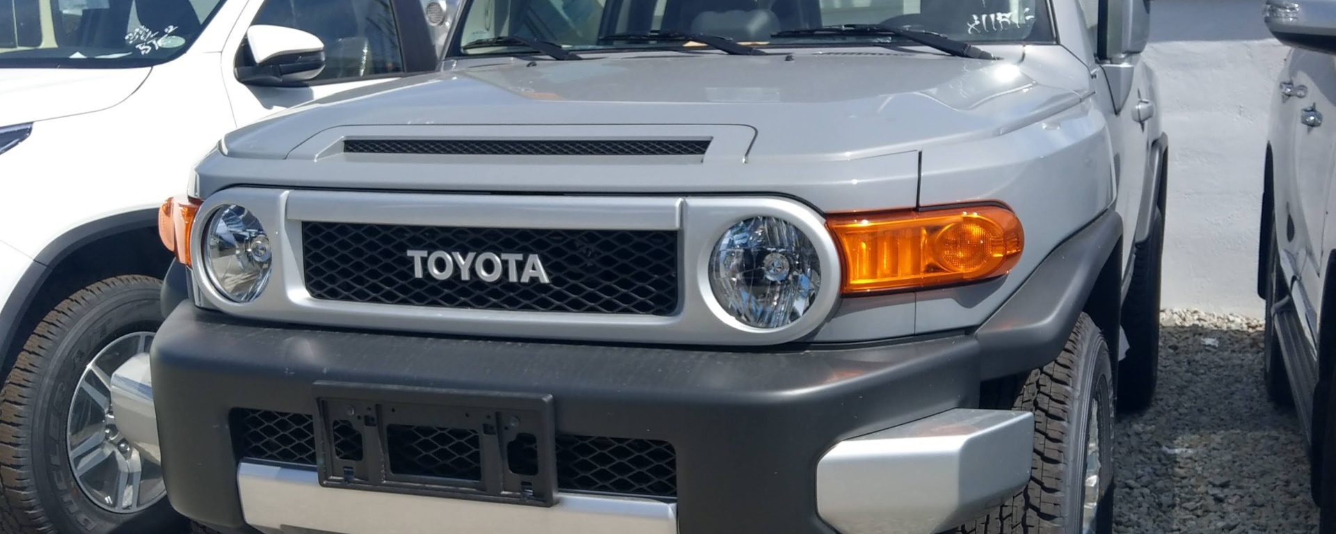 Toyota FJ Cruiser - Gray